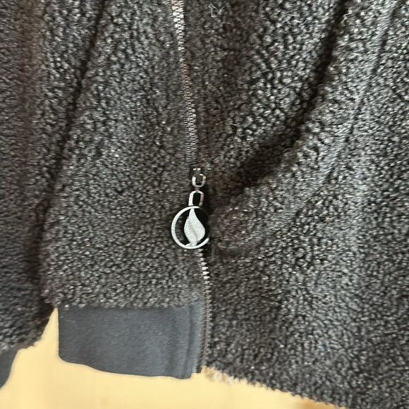 Fisll 76ers fuzzy pullover - Picture 5 of 10